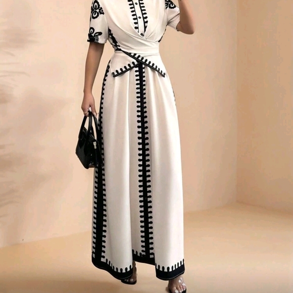 Elegant Black and White Maxi Dress - Picture 3 of 6